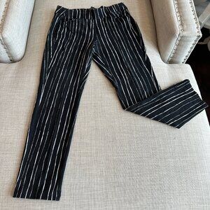 Women's Chico's Travelers Black and White Stripe Pull-on Ankle Pants sz 00